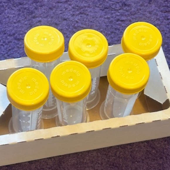 Medela Breast Milk Storage Bags (x25) and 80mL Breast milk containers (x6) - New - Picture 4 of 8